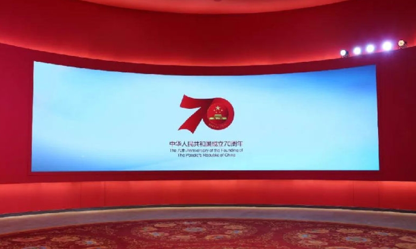 歡度國慶，成都戶外全彩屏綻放光彩