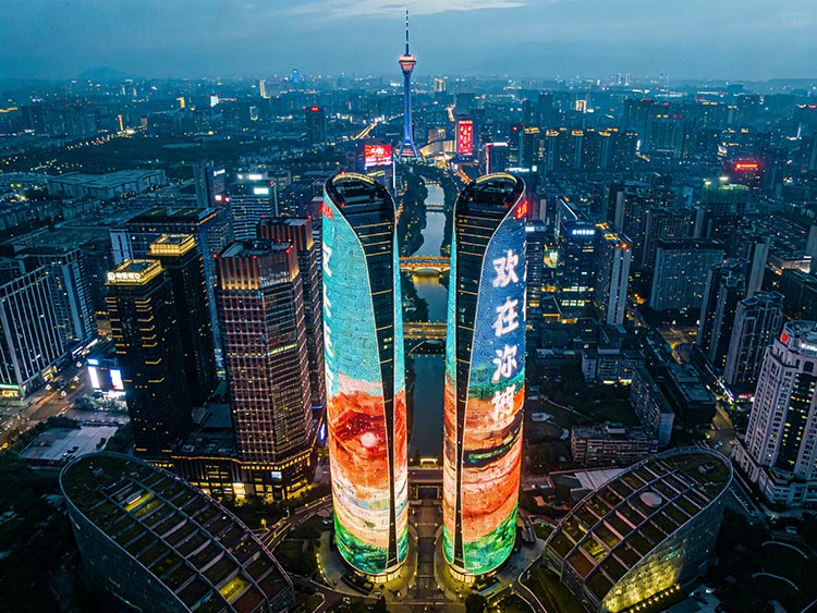 成都LED顯示屏應用場景深度剖析：從大運會到城市智慧升級